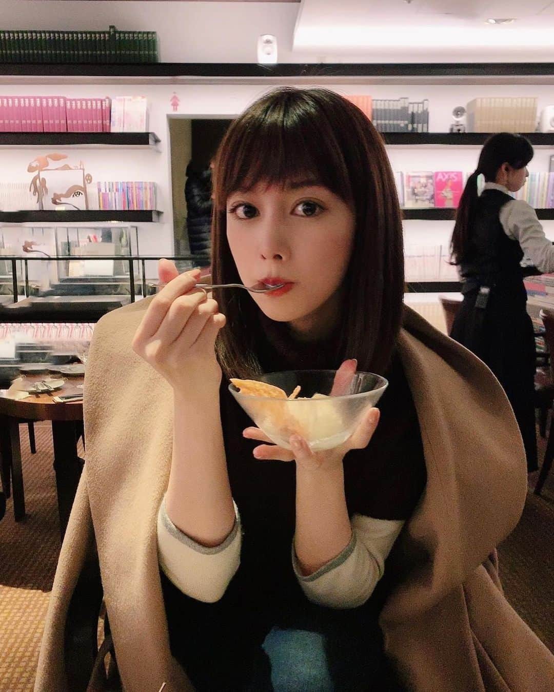 のインスタグラム：「anjinカフェ☺︎ 久しぶりだったかも☕️ 相変わらずどのスイーツ頼んでも美味しい〜😍 .  #代官山 #代官山蔦屋書店  #anjin」