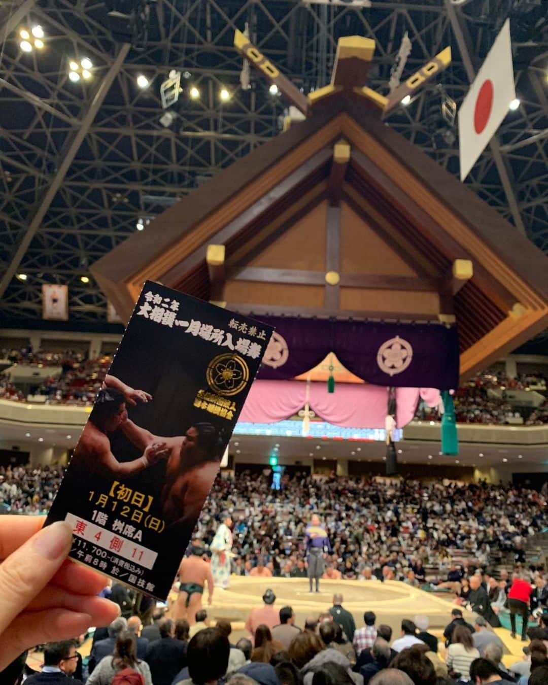 沢瀉美緒さんのインスタグラム写真 - (沢瀉美緒Instagram)「※ 2020 January Grand Sumo Tournament:1st Day . 今日は1月場所の初日✨ . 頂くお席が前から4つめの升席なので とっても見やすいです。 . 年明けからそごう西武の広告でも 話題の炎鵬の1番、燃えましたね🔥 . . #sumo #大相撲 #大相撲東京場所 #1月場所 #土俵入り  #grandsumotournament」1月12日 21時24分 - mio_omodaka