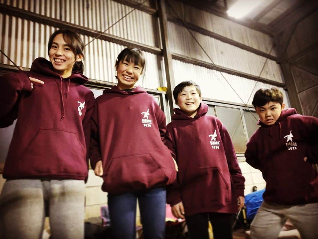 福田恭巳のインスタグラム：「. . HOODIE GIBBON 2020 LOGO . . ★shop @gibbonjapan . . ★rider @yukimi_slackline  @akari__slack  @nakamurabros」