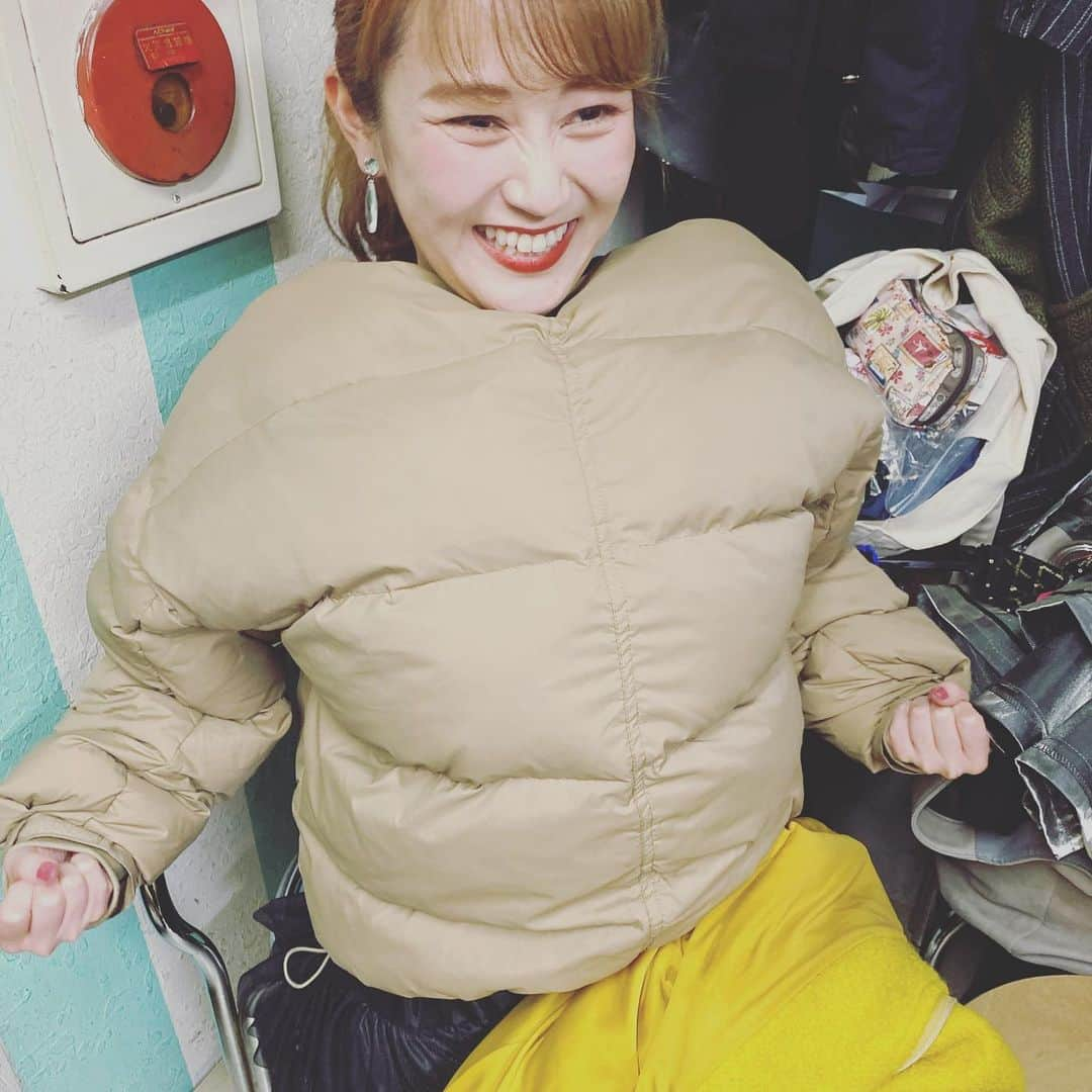 アップアップガールズ (仮)さんのインスタグラム写真 - (アップアップガールズ (仮)Instagram)「マッチョドラゴン #古川小夏 #uugirl #アプガ #魔法のダウン #新井愛瞳 #所有物 #新井ちゃん」1月12日 21時26分 - upupgirlsofficial