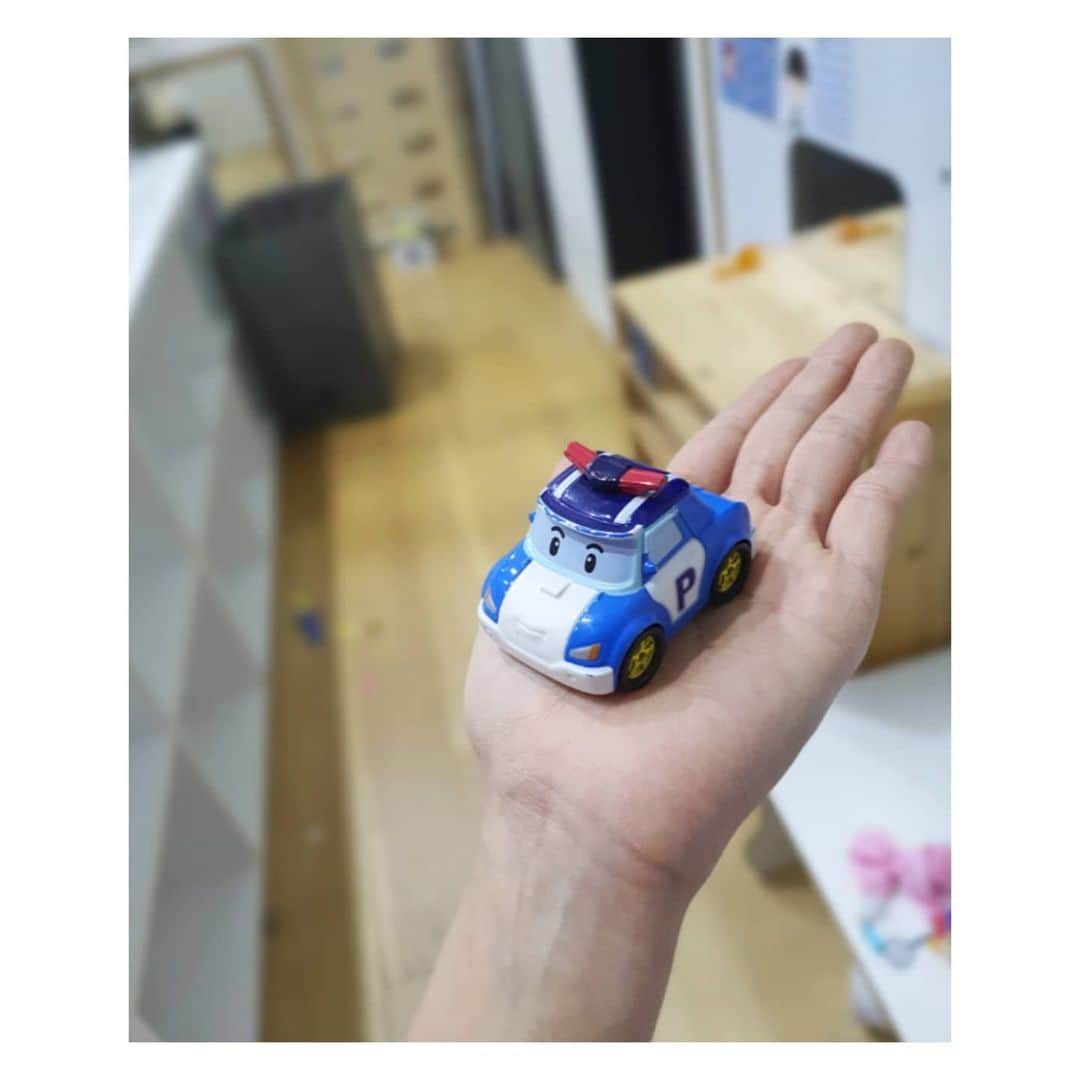 ソ・ユジンさんのインスタグラム写真 - (ソ・ユジンInstagram)「장난감대청소^^ 아이들과 함께 버리고 나누고 정리하고... 용희의 첫 애착장난감 폴리미니카...이건 내가 따로 간직해놔야지 ♡추억이야기들이 가득했던 저녁시간~」1月12日 21時40分 - yujin_so