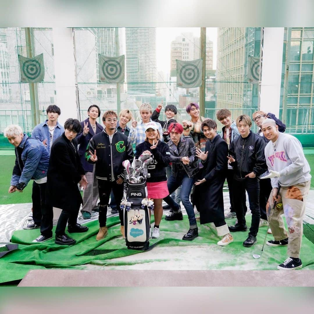 GENERATIONS高校TVさんのインスタグラム写真 - (GENERATIONS高校TVInstagram)「FANTAが全員体験入学でガチンコ勝負SP✨﻿ 壁越えバンカーショット対決🏌️‍♂️ついに！勝者決定🏆﻿ ﻿ 慧人、夏輝、メンディーの3人が最終決戦🔥﻿ 最後まで勝ち残り鈴木プロとも対戦したのは誰かな？🤔﻿ ﻿ 対決の行方はビデオでチェック✅﻿ ﻿ そして！GENE＆FANATAのサイン入りクリアボードをゲットするチャンス✨﻿ クイズの正解を見事的中させた方の中から抽選で1名様にプレゼント🎁﻿ 回答応募は明日の18時からスタート‼️﻿ ﻿ 1問目に外れた人にも﻿ セカンドチャンスがあるから参加してね😉﻿ ﻿ さらに！今週のクイズのヒントも出しちゃうよ👏﻿ 来週から「おならダンス」のチラ見せ動画を﻿ GENE高公式Twitterで投稿するので参考にしてね🙋‍♂️﻿ ﻿ クイズに複数回回答してくれている方は一番最新の回答が応募の対象となります！﻿ 19日(日)18:00の締め切りギリギリまで変更もOK👍﻿ ﻿ みなさんのご応募お待ちしてます‼️﻿ ﻿ ⚠️番組はAbemaTVでお楽しみください﻿ 動画録画（画面録画）することは禁止されています﻿ ﻿ 🙅‍♂️SNSに番組の動画を投稿するのもNGです﻿ ﻿ ﻿ 公式Twitterもチェックしてね✔💡﻿ 🔎@gene_kou で検索‼️﻿ ﻿ .............................🏫..............................﻿ ﻿ #AbemaTV #日曜よる9時 #ジェネ高 #GENE高 ﻿ #GENERATIONSfromEXILETRIBE #GENERATIONS #GENE ﻿ #ジェネレーションズ #ジェネ﻿ #小森隼 #白濱亜嵐 #数原龍友﻿ #中務裕太 #片寄涼太 #佐野玲於 #関口メンディー﻿ #FANTASTICSfromEXILETRIBE #FANTASTICS﻿ #ファンタスティックス #ファンタ #世界 #佐藤大樹﻿ #澤本夏輝 #瀬口黎弥 #堀夏喜 #木村慧人 #八木勇征﻿ #中島颯太 #中尾翔太」1月12日 22時03分 - genekou_official