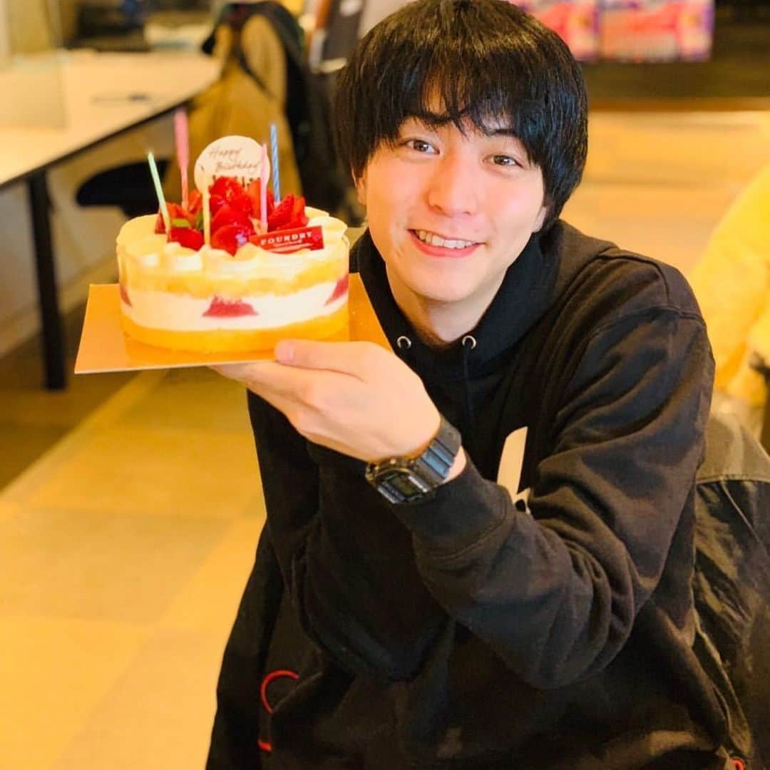 J-WAVEさんのインスタグラム写真 - (J-WAVEInstagram)「HAPPY BIRTHDAY🎂🎉✨ @lespros_inaba0112  #repost @allgoodfriday  オンエア前に稲葉友のハッピーバースディ🎂🎉 #allgood813 #jwave #happybirthday #birthdaywishes  #jwaveallgoodfriday #jwaveagf #allgoodfriday #LiLiCo #稲葉友 #tokyo #tokyoculture #1月12日 は #稲葉友 #27歳 の #誕生日 #radiko #abema #abemaTV #abemaラジオ」1月12日 22時16分 - jwave813