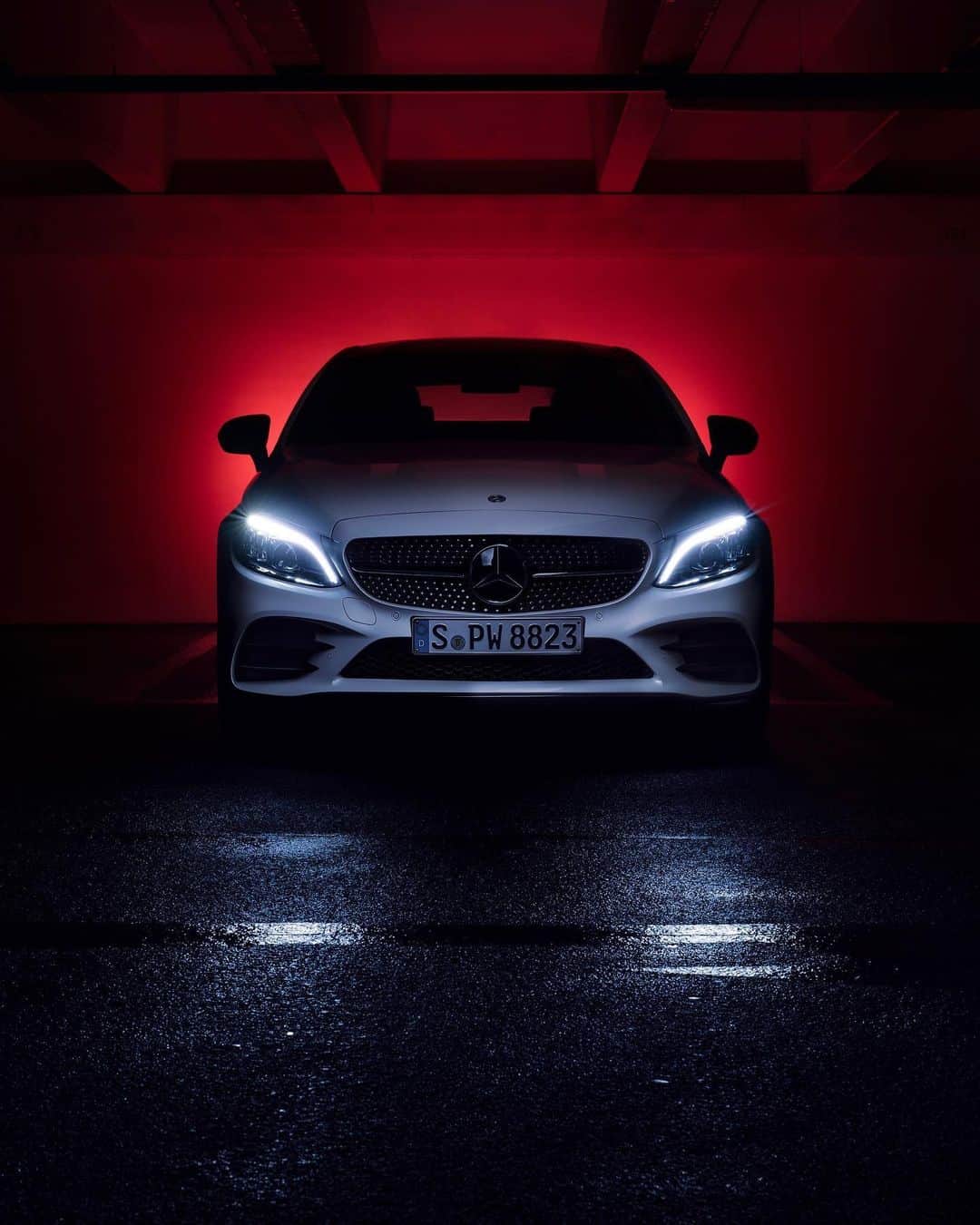 メルセデス・ベンツさんのインスタグラム写真 - (メルセデス・ベンツInstagram)「The Mercedes-Benz C-Class captivates you. A mysterious charisma paired with high-tech interior, clear design and a strong presence. #MercedesBenz #CClass #instacars 📸 @jules.photo.garage for #MBsocialcar」1月12日 22時10分 - mercedesbenz
