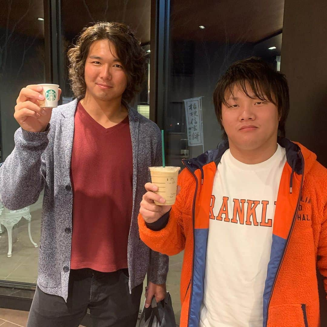 岩本煌史のインスタグラム：「ジェイクさん　エスプレッソ 僕　コーヒーフラペチーノ  #ajpw #陣JIN #イワモトヘッズ」