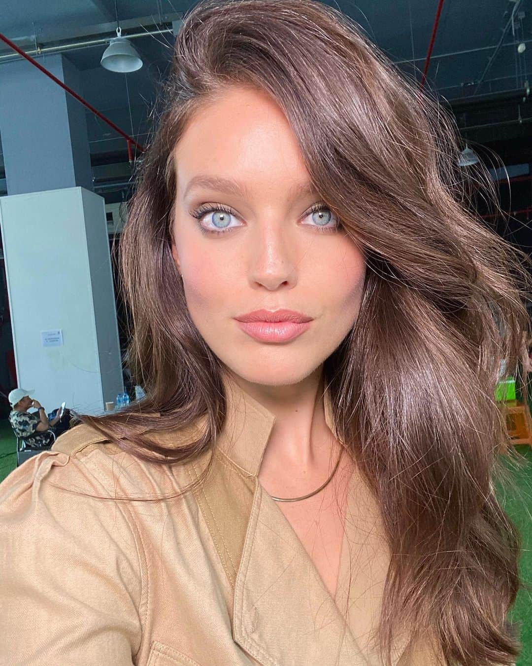 エミリー・DiDonatoのインスタグラム：「@erinparsonsmakeup can you please teach me your ways so this can be my updated everyday makeup? 😭💄」