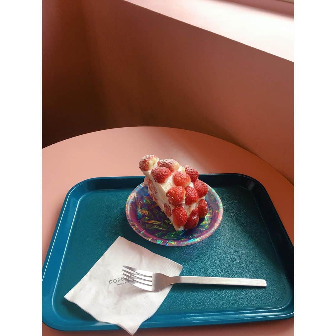 かれん（古賀かれん）さんのインスタグラム写真 - (かれん（古賀かれん）Instagram)「ずっと食べたかったのを、母とシェア🍓」1月12日 22時40分 - lgm_karen_official
