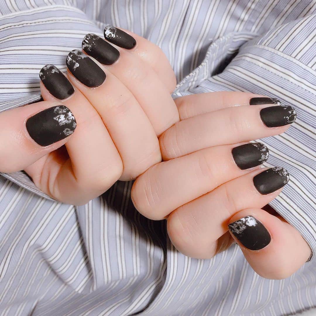 なかやまちえこのインスタグラム：「BLACK Matte #nail #nails #nailart #ネイル #美甲 #ネイルアート  #clou #nagel #ongle #ongles #unghia #japanesenailart #manucure #네일 #젤네일 #네일아트 #네일리스트 #japanesenails #manicurist #gelnails #أظافر #ブラックネイル #blacknails #mattenails #マットネイル #licaxxx」