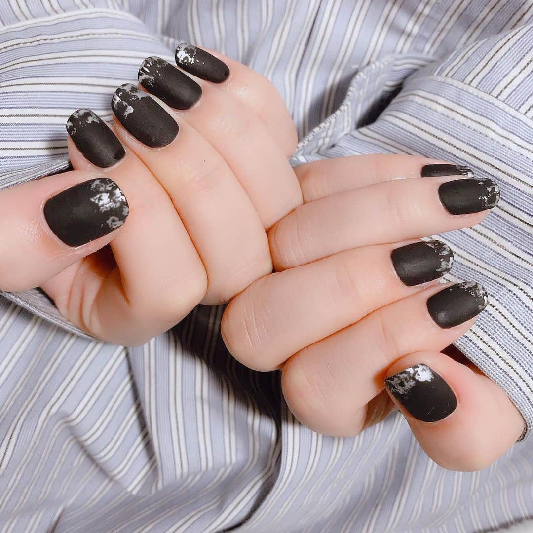 なかやまちえこさんのインスタグラム写真 - (なかやまちえこInstagram)「BLACK Matte #nail #nails #nailart #ネイル #美甲 #ネイルアート  #clou #nagel #ongle #ongles #unghia #japanesenailart #manucure #네일 #젤네일 #네일아트 #네일리스트 #japanesenails #manicurist #gelnails #أظافر #ブラックネイル #blacknails #mattenails #マットネイル #licaxxx」1月12日 22時57分 - chiekonakayama