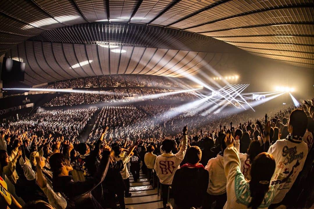 藤原広明さんのインスタグラム写真 - (藤原広明Instagram)「「都会のラクダ ″ホール＆ライブハウス+アリーナ″ TOUR 2019-2020 ～スーパー立ちと座りと、ラクダ放題～」 国立代々木競技場第一体育館  代々木のあなたにびっくらぶっ！！🦍🦍🦍🦍 photo by @cazrowAoki」1月12日 23時04分 - hiroaki_drums_superbeaver