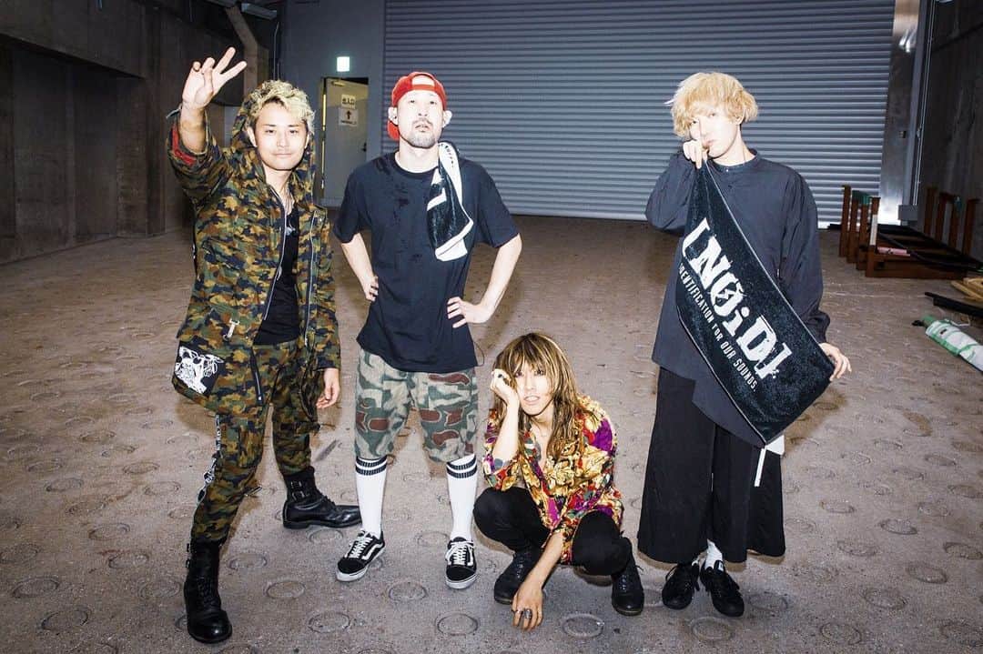 藤原広明のインスタグラム：「「都会のラクダ ″ホール＆ライブハウス+アリーナ″ TOUR 2019-2020 ～スーパー立ちと座りと、ラクダ放題～」 国立代々木競技場第一体育館  代々木のあなたにびっくらぶっ！！🦍🦍🦍🦍 photo by @cazrowAoki」