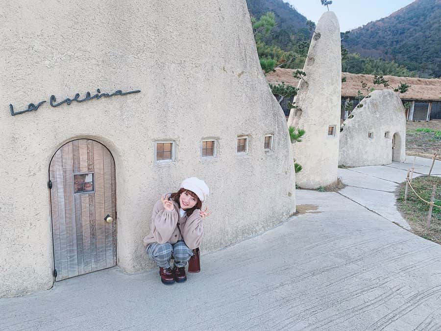 夏川愛実さんのインスタグラム写真 - (夏川愛実Instagram)「ㅤㅤㅤㅤㅤㅤㅤㅤㅤㅤㅤㅤㅤ バウムクーヘンで有名なとこ！ ㅤㅤㅤㅤㅤㅤㅤㅤㅤㅤㅤㅤㅤㅤㅤㅤㅤㅤㅤㅤㅤㅤㅤㅤㅤㅤ 左に頭傾きがち🤫 ㅤㅤㅤㅤㅤㅤㅤㅤㅤㅤㅤㅤㅤㅤㅤㅤㅤㅤㅤㅤㅤㅤㅤㅤㅤ #バウムクーヘン #クラブハリエ近江八幡  #ラコリーナ近江八幡#ラコリーナ#滋賀観光」1月12日 23時06分 - ami_natsukawa