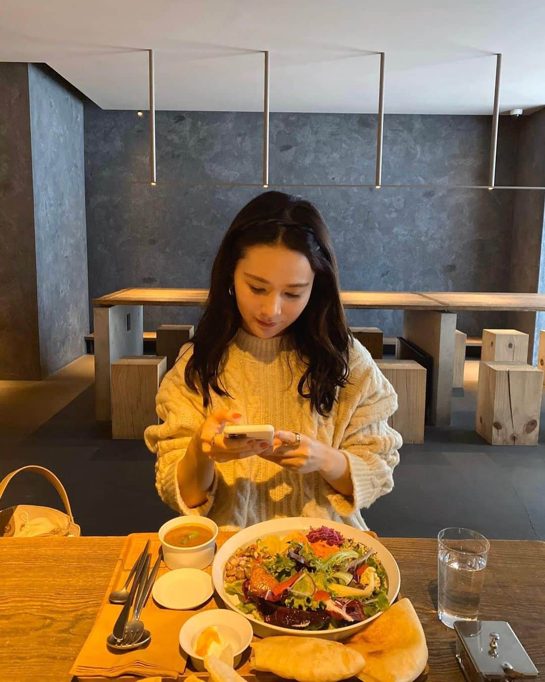 目見田早弥子さんのインスタグラム写真 - (目見田早弥子Instagram)「| 🥗 本日のランチ𓎡 久しぶりにまゆちゃんに会えてほんまに楽しかった〜！♡ 去年の末からずーっとLINEしまくってて😂、 帰省のタイミングで会えた♡まだ今もLINEしてる😇♡ まゆちゃんは外見も中身も美しいなと改めて感じた.. いぇっぷだ♡ 考え方が好きやし尊敬する、好き♡ ⠀ まゆちゃんが連れて行ってくれたココのカフェは 位置情報つけてます❄️」1月12日 23時06分 - sayako_memida