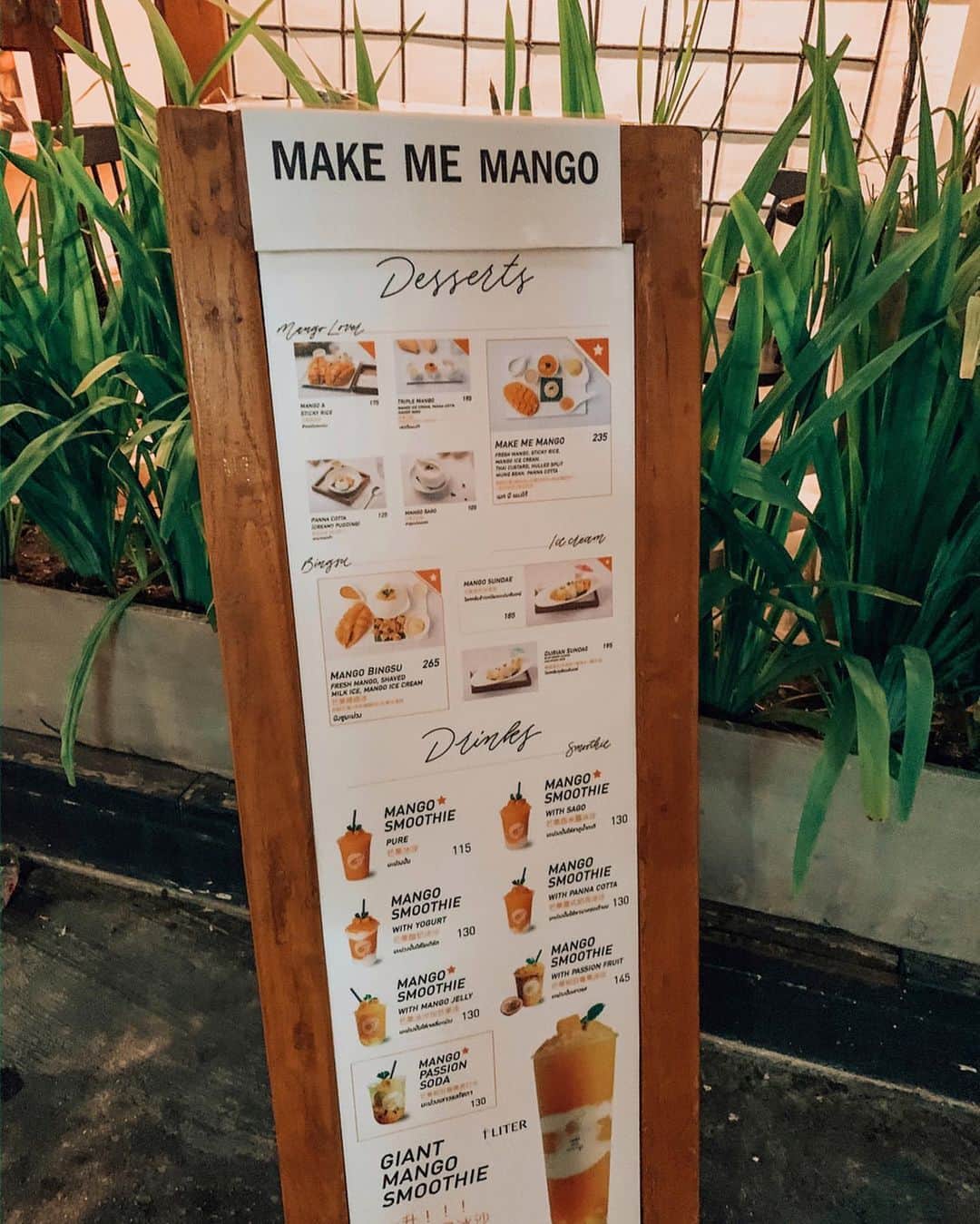 RUI ONUMAさんのインスタグラム写真 - (RUI ONUMAInstagram)「ㅤㅤㅤㅤㅤㅤㅤㅤㅤㅤㅤㅤㅤ make me mango🥭💛 Mango Cafe🍴 ㅤㅤㅤㅤㅤㅤㅤㅤㅤㅤㅤㅤㅤ マンゴーカフェ♡ タイで贅沢にまるまるマンゴー が食べれるカフェ！ 濃厚で甘くて美味しかったー🤤 ㅤㅤㅤㅤㅤㅤㅤㅤㅤㅤㅤㅤㅤ メニューは200バーツ前後！ 日本では考えられない値段で マンゴーが食べられるよ👌🏽 ㅤㅤㅤㅤㅤㅤㅤㅤㅤㅤㅤㅤㅤ デザートに一緒にライスが ついてくるのがタイあるある🍚 おはぎみたいな感じ？笑 ㅤㅤㅤㅤㅤㅤㅤㅤㅤㅤㅤㅤㅤ 店内も白が基調で ハンモックがあったりして可愛いよ🤍 ㅤㅤㅤㅤㅤㅤㅤㅤㅤㅤㅤㅤㅤ ワット・ポーの近くにあるよ！ 一緒に行くのがおすすめ✔️ ㅤㅤㅤㅤㅤㅤㅤㅤㅤㅤㅤㅤㅤ ――――――――――――― ㅤㅤㅤㅤㅤㅤㅤㅤㅤㅤㅤㅤㅤ 🗺 #タイ #thai #バンコク #bangkok  ㅤㅤㅤㅤㅤㅤㅤㅤㅤㅤㅤㅤㅤ 📍#makememango #mangocafe  ㅤㅤㅤㅤㅤㅤㅤㅤㅤㅤㅤㅤㅤ ――――――――――――― ㅤㅤㅤㅤㅤㅤㅤㅤㅤㅤㅤㅤㅤ #おーぬまんthai旅 ㅤㅤㅤㅤㅤㅤㅤㅤㅤㅤㅤㅤㅤ」1月12日 23時12分 - onumaaan