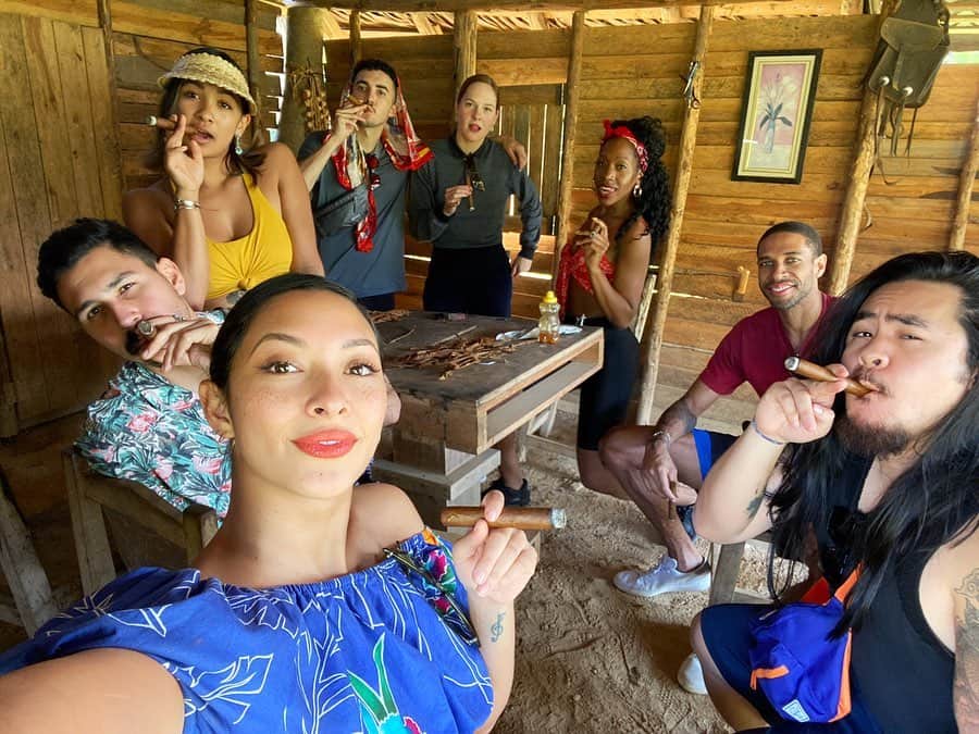 ジョーディン・テイラーのインスタグラム：「This past week was spent completely off the radar in a stunning and vibrant country with some of the most important amigos in my life. My head is full of memories, my heart is full of love, and my lungs are full of Cuban cigar smoke (it's hard not to inhale!)」