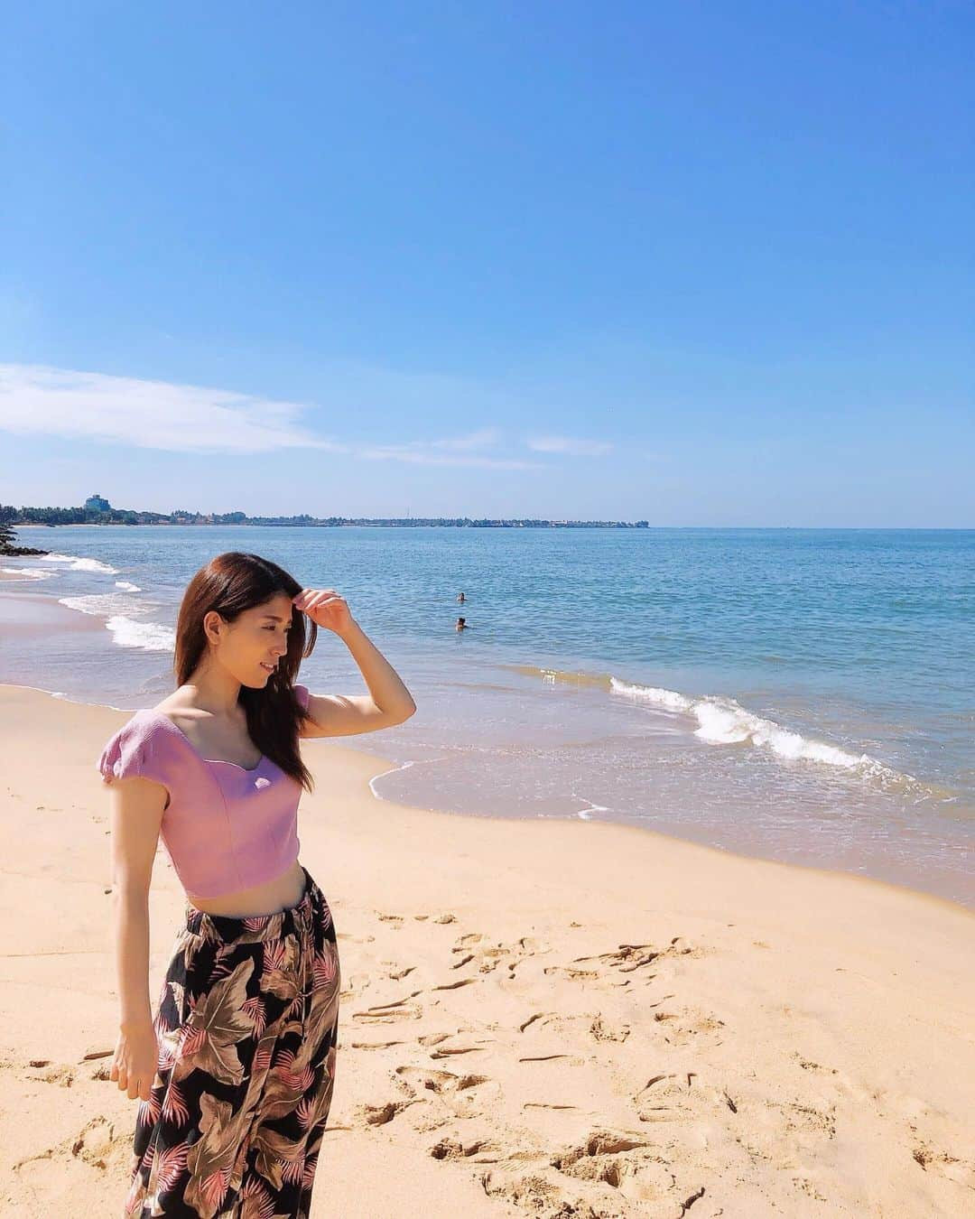 佐藤友香さんのインスタグラム写真 - (佐藤友香Instagram)「海もきれいなスリランカ🏖  初めてRevolveというオンラインサイトで洋服を買ってみましたが、 送料無料で届くの早い🙆‍♀️ Gap between warm Sri Lanka and chilly Tokyo☃️ #revolve#リボルブ#海外通販#通販」1月13日 0時04分 - yuka_sato__