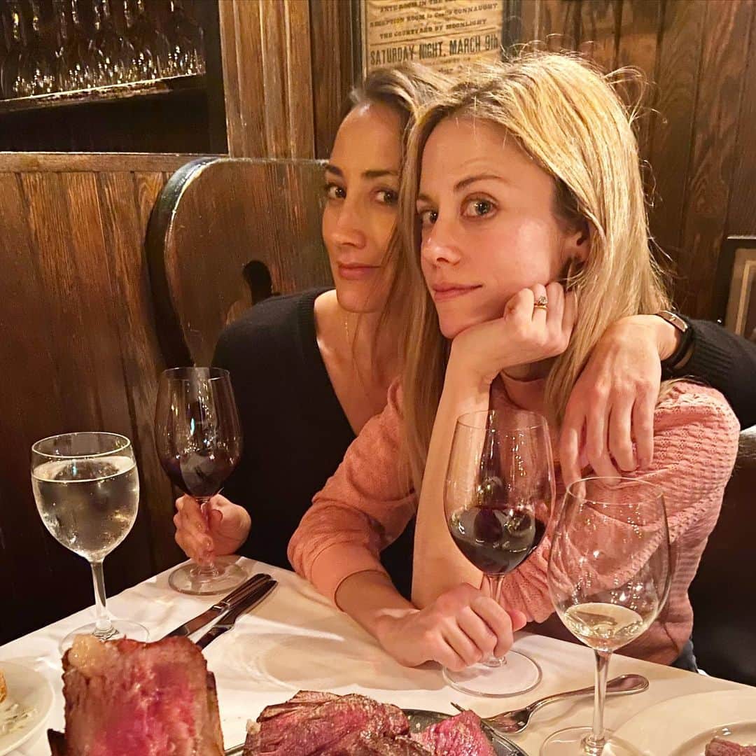 クレア・コフィーのインスタグラム：「Saturday night in the city with my favorite mutton chop. #familymeal #ForeverGs 📸: the one and only @norbertobarba」