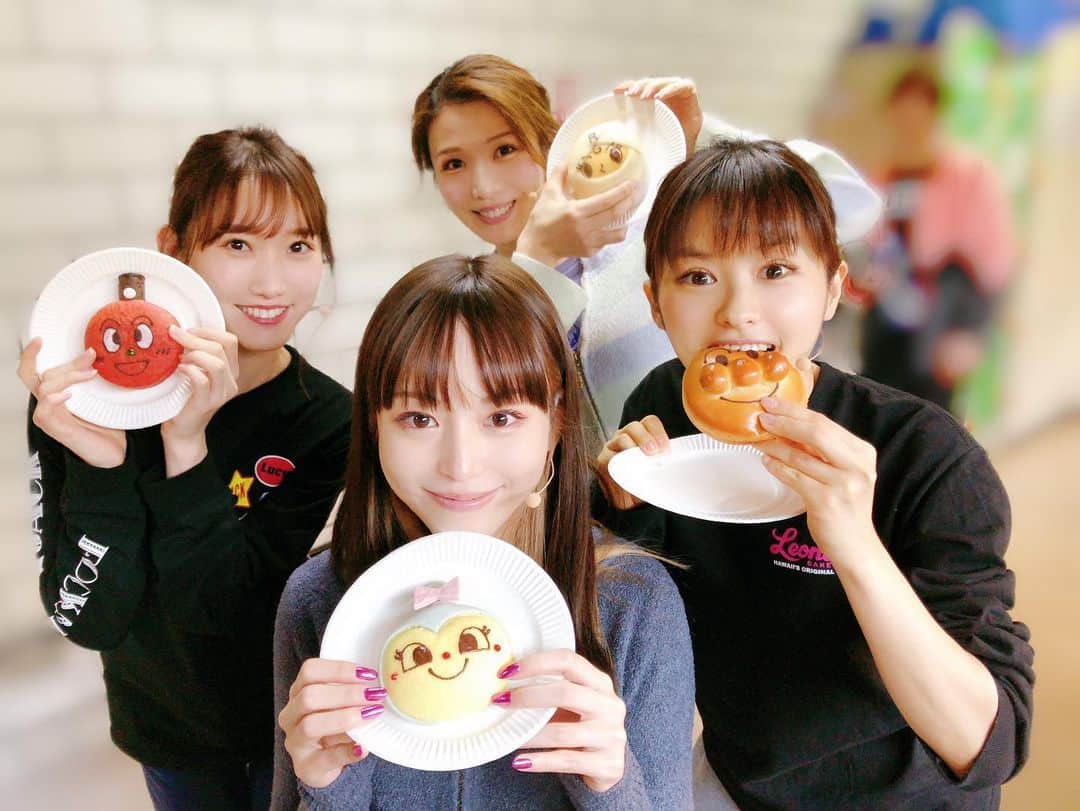 昆夏美のインスタグラム：「. ロカビリージャック 福岡公演無事に終わりました！ ご観劇くださった皆様 ありがとうございました♡ とても楽しかったな♡ . 次は名古屋公演。 16日の昼夜公演で 大千秋楽を迎えます。 最後まで応援よろしくお願い致します😊 . 平野綾ちゃん @a_ya.hirano から アンパンマンのパンたちの差し入れが♪ 可愛い上に、めちゃ美味しかった♡ . #右上に写っているのは誰でしょう」