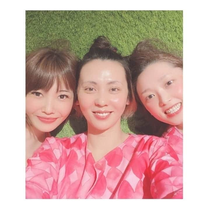 花陽みらさんのインスタグラム写真 - (花陽みらInstagram)「少し前ですが☆ 【弾丸💨熱海日帰り遠足🚆】﻿ 大好き😊きたさん(#緒月遠麻 さん)れな(#十碧れいや )共に！！﻿ ﻿ 楽しみすぎて前日✨子供の頃のようにワクワクで眠れませんでした(笑)﻿ 早朝﻿ 「皆さーん起きていますか～⏰」とモーニングコールからスタートしたこの旅。﻿ ﻿ ﻿ わいわい癒しの旅😌✨✨﻿ 温泉♨️入って笑って、笑って。﻿ れなの、立ててくれたスケジュールが素晴らしすぎて💖💖﻿ しゅうし拍手👏✨﻿ ﻿ 家に帰ったら、本当は１泊してきたんじゃないかな？？と錯覚して、カレンダー📅をチェックしてしまいました😂﻿ ﻿ さーー！﻿ 風邪などに負けず参りましょ～！﻿ ﻿ #2020初旅 #熱海 #真鶴 #みなと食堂 #温泉 #笑い旅 #弾丸日帰り旅 #爆笑旅 #﻿ ﻿ それにしても(笑)湯上がりポカポカ写真♨️☀️に、ぶれぶれ写真📷️😂﻿ この前後は…爆笑の嵐🤣✨」1月13日 0時37分 - miku_hanahi