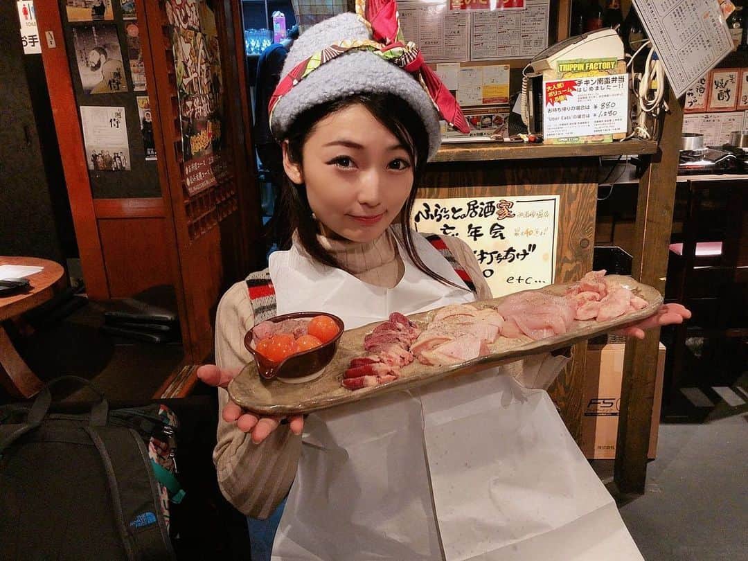 Fujikoさんのインスタグラム写真 - (FujikoInstagram)「. 今年のえべっさんは、 #ヒサ絵さん　@hisae_0306  と一緒に今宮戎にいきましたが、今年の混み方異常でした、、、！ 凄かった。。 混みすぎてお賽銭が、Fujikoの頭に当たった。笑 こら、誰や。笑 人混みの中にヒサ絵さんいるのが不思議でした。笑 絶対こんな人混み来るような方じゃないと思うけど、笑 Fujikoと一緒にえべっさん来てくれた事が、もぅ2020年きっと成功するとしか思えないほど、ご利益ありそうです。笑 夜は美味しい鳥のお店にいきましたが、美味しかった〜💓 ヒサ絵さん、「今年のFujikoの活躍を願って！」と ご馳走して頂き、 ほんまにご利益あると思う😂😂笑 2019年、ヒサ絵さんもBanana Hallでワンマンされてましたが、 Fujikoみたいに気合い満々に半年以上前から決めたんでなく、 2か月くらい前にぱっと決めて開催されたワンマンライブも大成功されてました。 ほんとにヒサ絵さん、すごい🥺🥺🥺💕 Fujikoも頑張る〜📢 ヒサ絵さんも見に来てくれると、言ってくださったので、 ほんとにほんとに、 最高のステージにする☺️🌟 . . . #Fujiko#ヒサ絵#えべっさん#今宮戎#ご利益#幸運#アーティスト#歌手#singer#エンターテイメント」1月13日 1時21分 - fujikochan1023