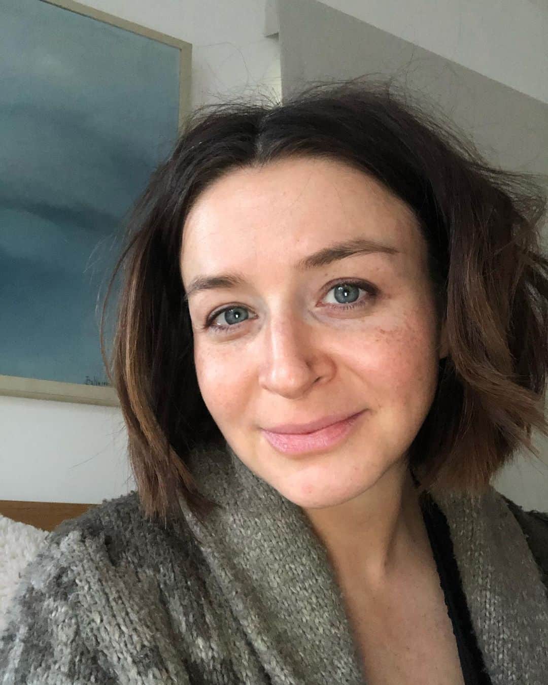 のインスタグラム：「It’s 2020. This is the face of a woman who was a child who grew and learned and played and traveled and read and endured and celebrated and suffered and grew three babies in her body and delivered them whole and healthy to the world in the privacy of her bedroom and nursed and raised them and came back to work each time to serve her community. Yesterday I packed up my breast pump and went to work with my newest babe and said the beautiful words they wrote for me and felt full and alive and tired and complete. And I don’t know what a warrior is if it isn’t Woman.」