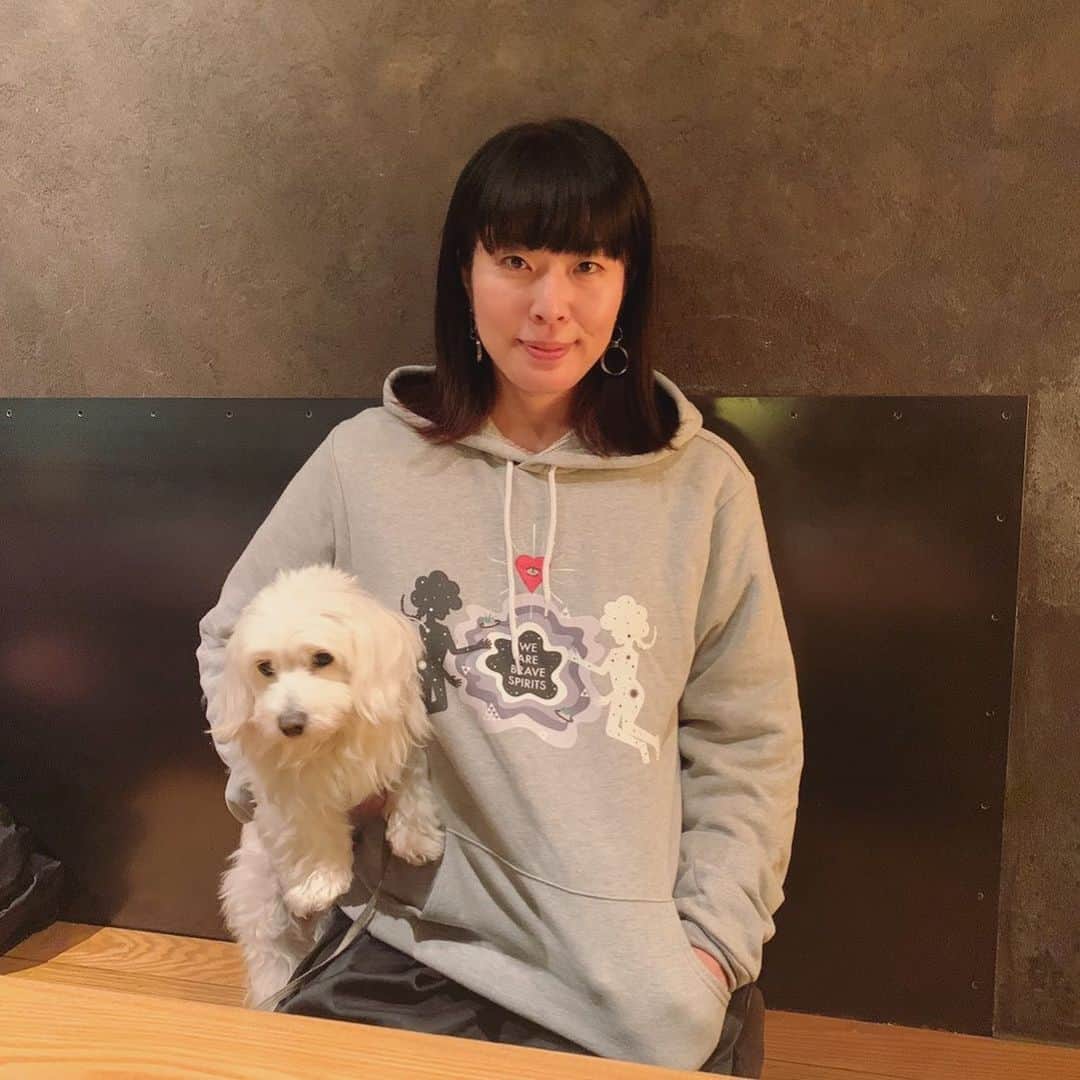 OLIVIAさんのインスタグラム写真 - (OLIVIAInstagram)「Here’s @yayoi_pasha @yayoi_works @j_n_s_t wearing We Are Brave Spirits @wearebravespiritsapparel ❤️ Do you know who this woman is? She is my soul sista!! We are connected by our dogs. Her dog Pasha is my dog Kafka’s sister. Yayoi was working for my friend Shoko, and Shoko posted a picture of Kafka and her on her Facebook profile pic. Yayoi told Shoko that her dog looks very much like the dog in her profile pic. Shoko told us about this, and we all decided to meet up, to let the dogs play. As they were approaching us at outside a temple/park area.... I just new she was Kafka’s sibling. The pet store owner told me Kafka’s sister was just sold the previous day and that she was all white. I immediately said, my dogs birthday is June 25, and I bought him in Shibuya. And she said Pasha too!! When they bought Pasha, they saw a beige little brother right next to her. I mean we couldn’t stop screaming- What a miracle- that 2 sibling puppies would reunite after so many years in such a condensed-heavily populated city like Tokyo. ❤️💫❤️💫❤️💫❤️💫❤️💫❤️ We’ve all been such close friends with them since. 🥰❤️💫🌈⭐️Yayoi is also a jaw dropping illustrator and graphic design artist. Check out her links.👍⭐️💫🌟❣️ Please follow @wearebravespiritsapparel」1月13日 2時10分 - olivialufkin