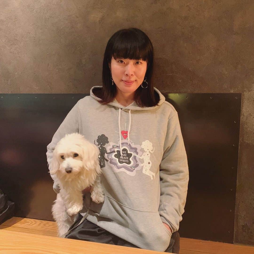 OLIVIAのインスタグラム：「Here’s @yayoi_pasha @yayoi_works @j_n_s_t wearing We Are Brave Spirits @wearebravespiritsapparel ❤️ Do you know who this woman is? She is my soul sista!! We are connected by our dogs. Her dog Pasha is my dog Kafka’s sister. Yayoi was working for my friend Shoko, and Shoko posted a picture of Kafka and her on her Facebook profile pic. Yayoi told Shoko that her dog looks very much like the dog in her profile pic. Shoko told us about this, and we all decided to meet up, to let the dogs play. As they were approaching us at outside a temple/park area.... I just new she was Kafka’s sibling. The pet store owner told me Kafka’s sister was just sold the previous day and that she was all white. I immediately said, my dogs birthday is June 25, and I bought him in Shibuya. And she said Pasha too!! When they bought Pasha, they saw a beige little brother right next to her. I mean we couldn’t stop screaming- What a miracle- that 2 sibling puppies would reunite after so many years in such a condensed-heavily populated city like Tokyo. ❤️💫❤️💫❤️💫❤️💫❤️💫❤️ We’ve all been such close friends with them since. 🥰❤️💫🌈⭐️Yayoi is also a jaw dropping illustrator and graphic design artist. Check out her links.👍⭐️💫🌟❣️ Please follow @wearebravespiritsapparel」