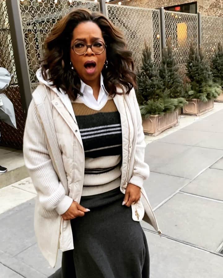 オプラ・ウィンフリーのインスタグラム：「This right here.. is a different kind of cold! 🥶🥶🥶 Thank you Minnesota. Next time see you in summer #Oprahs2020VisionTour @ww.now」