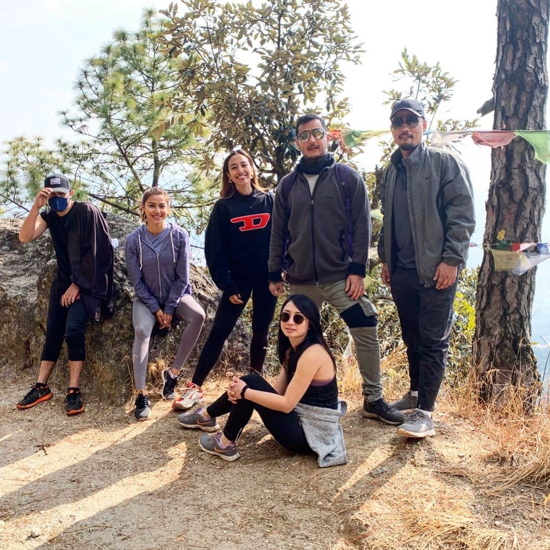 Megha Shrestha さんのインスタグラム写真 - (Megha Shrestha Instagram)「Water heals everything 💫 2020 First hike with my lovely friends 🇳🇵🦋 Gonna make plenty of memories this time too😘❤️ 初ハイキング☀️寒い中みんなで崖に挑戦待っていたのは小さいけど絶景でした✨行きたいとこ沢山！！1日過ぎる時間が早過ぎて、一瞬一瞬大事に生きたい🔥  #visitnepal #nepal #shivapuri #shivapurinationalpark #forest #rainbow #nature #nepaltravel」1月13日 2時49分 - happy_story_14