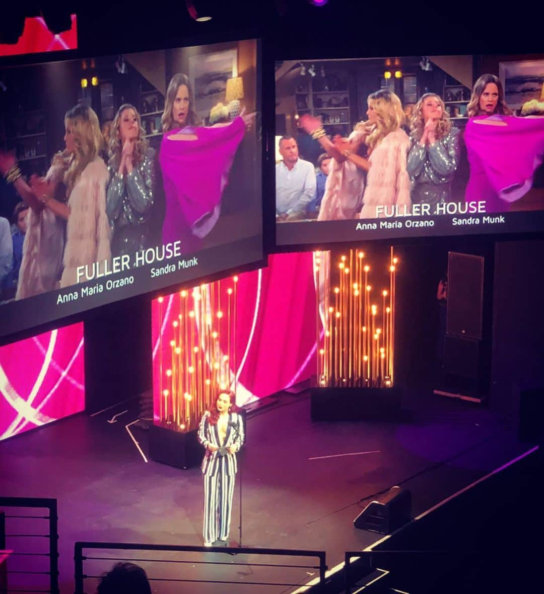 ジョン・ブラザートンさんのインスタグラム写真 - (ジョン・ブラザートンInstagram)「Had a blast presenting at the #MUAHS awards! 💄🎭💇‍♂️🏆 Honored to walk the carpet with the amazing @fullerhouse hair team @sandylandhair @annamariaorzano and present along side the elegant @therealmelinak  Hair and Makeup artists are the real superhero’s of this town.  Grateful for you all! 🙏👆 @local_706」1月13日 2時57分 - johnbrotherton