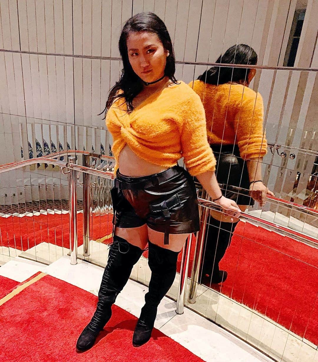藤井美穂のインスタグラム：「This sweater sheds a lot. At the end of the day I’m Elmo. Shorts @sheinofficial @sheincurve #SHEIN#SHEINgals Search ID: 884359 http://shein.top/973ng70」