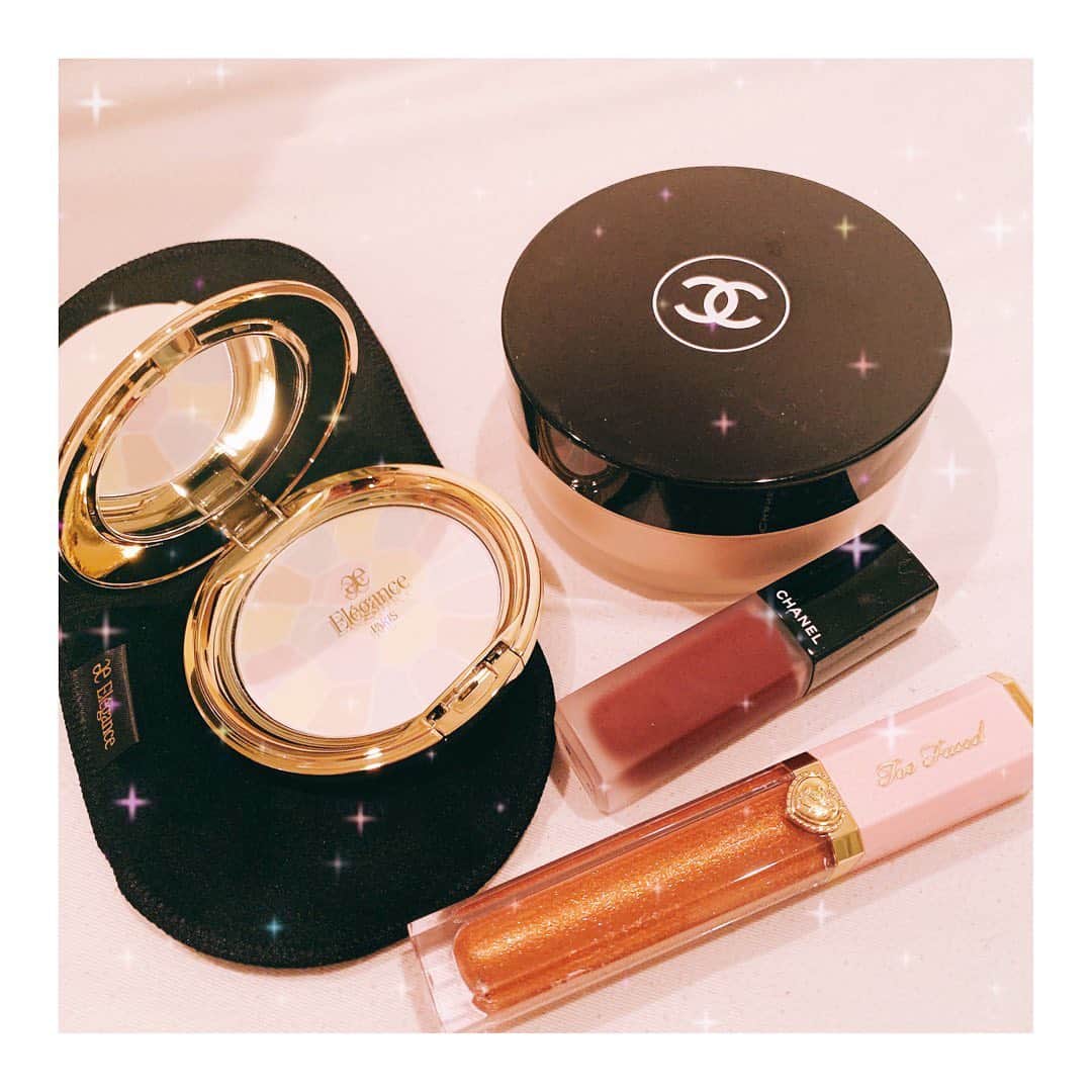 新村あかりのインスタグラム：「新しい化粧品たち❤︎ めっちゃ見るの楽しかったな〜！ #chanel  #ルージュアリュールインク  #限定色リップ  #toofaced  #elegance  #ラプードルオートニュアンスⅳ」