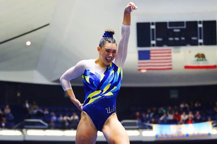 カイラ・ロスのインスタグラム：「Raise your hand if you are excited to party it up in Pauley with us @ 3pm today! 🥳🎉」