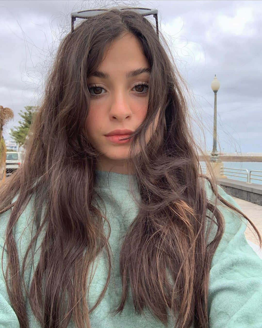 ユスラ・マルディニさんのインスタグラム写真 - (ユスラ・マルディニInstagram)「My hair is long I know..」1月13日 4時07分 - yusramardini