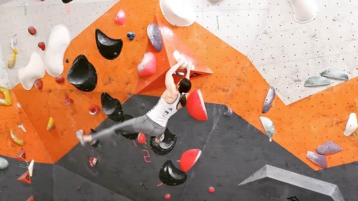 ユリア・クルーダーのインスタグラム：「Bring it on season 2020 👊🏻 first @sloveniaclimbing  team training ✅ @scarpaspa #scarpaspa #scarpa」