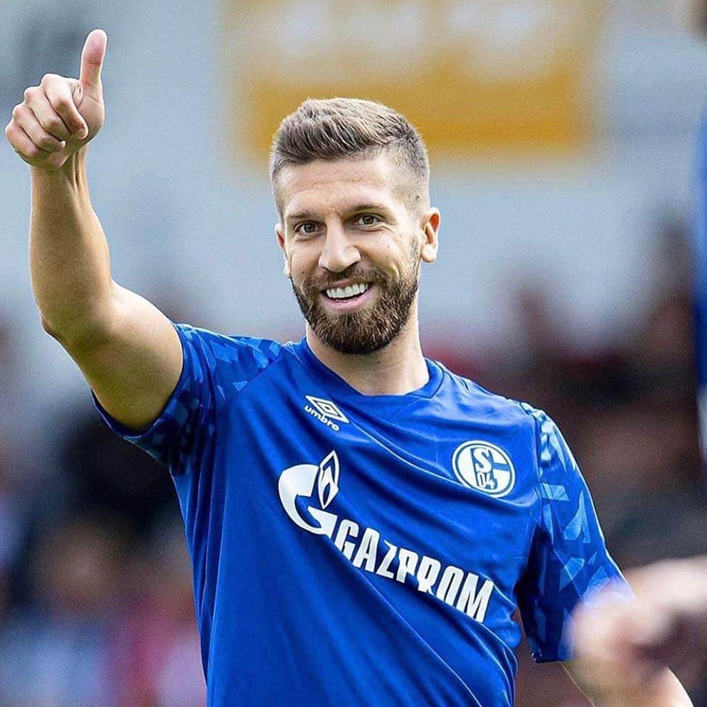 マティヤ・ナスタシッチのインスタグラム：「Genau 5 Jahre auf den Tag heute ist es her, als ich zum @s04 gewechselt bin. ✍  Ich möchte mich bei allen Verantwortlichen, Mitspielern und Fans für die tolle Zeit bedanken. Hoffentlich kommen noch viele unvergessliche Erlebnisse in Königsblau dazu! Glück Auf! ⚒🔵⚪ #nurderS04 #einlebenlang」