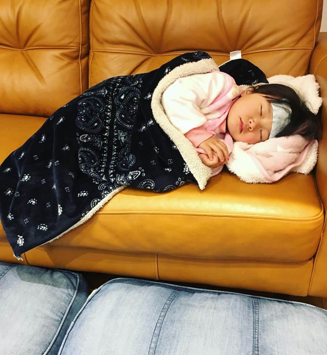 のインスタグラム：「さくちゃん 土曜日の夜から熱が出始めて次の日病院に行ったらインフルエンザAでした😭 ずっと40℃近くの熱が出ていてしんどそう。。。 #インフルエンザA #早く熱下がって下さい 💦」