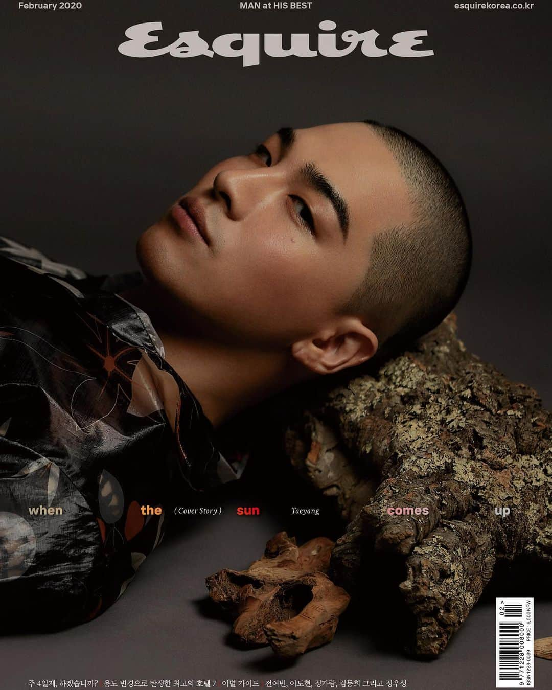 SOLさんのインスタグラム写真 - (SOLInstagram)「Esquire February 2020 ☀️ #Esquire #Fendi」1月13日 14時35分 - __youngbae__