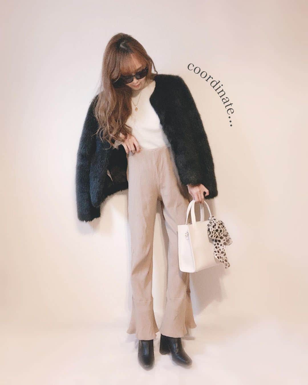 さっぴちゃんのインスタグラム：「... ⑅ 𝐶𝑜𝑜𝑟𝑑𝑖𝑛𝑎𝑡𝑒 ... ... . . 最近つわりが治まってきて、食欲が とんでもない🐖♡ マックのポテトってどうして妊娠すると しょっちゅう食べたくなるのだろうか...🍟。 . . 今書いてたら既に食べたいもん⍤(笑) . . あかりの妊娠中16kg太って 怒られたから、今回は10kgまでね！って 助産師さんにこの前も言われたけど 絶対無理だよと思ってしまうよ...🤔(笑) . . やることやったらあかりとお買い物行こ❤︎❤︎ 最近毎日出かけてるけど、早くあかりと 公園で遊びたいなぁ☺️♡ やっとこさ、よちよち歩きになってきて 楽しみ♡ハイハイの動画いっぱい 今のうちに撮りおさめておかないとだ👶🏼🎀 . . . ………………………………(♡)……………………………… .」