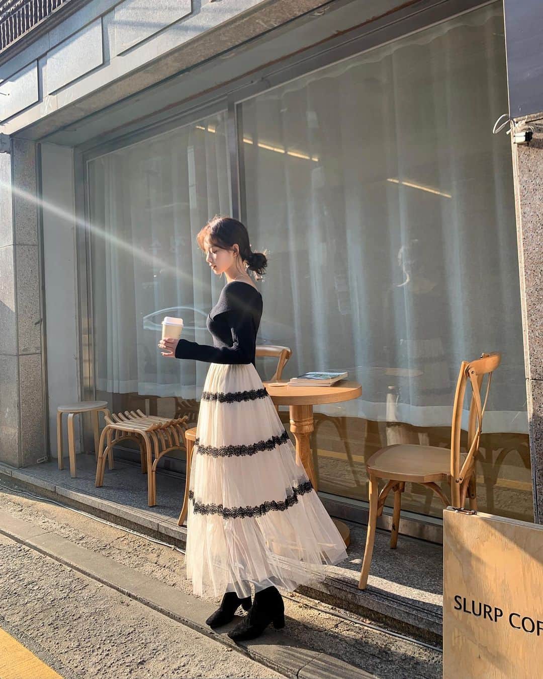 Chuuのインスタグラム：「촬영하는 내내 다들 예쁘다고했던 스커트❣️밴딩이여서 편안함까지,,,✨ #chuuseoul」