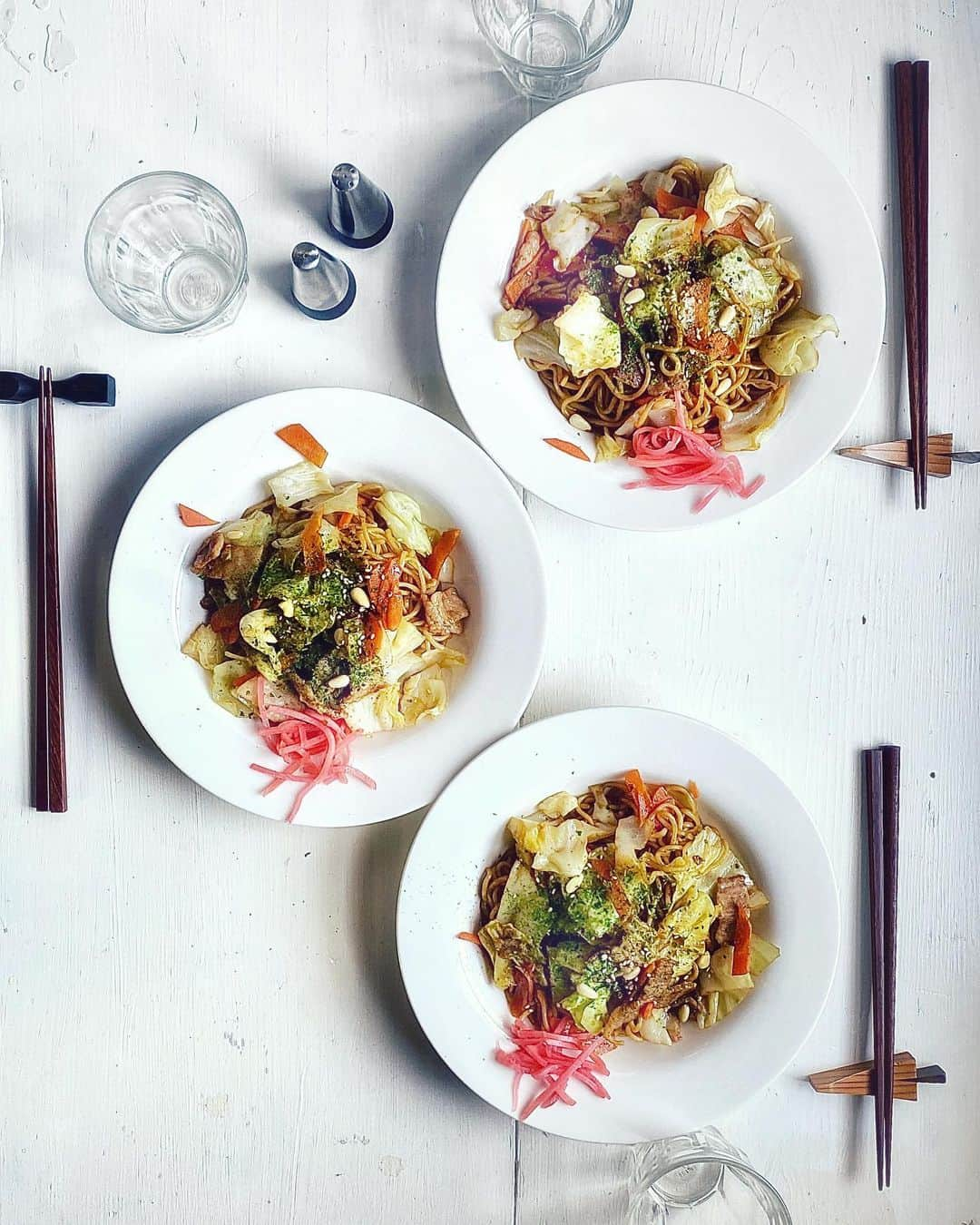 Chinamiさんのインスタグラム写真 - (ChinamiInstagram)「Today's lunch Yakisoba are stir fried noodles with vegetables, soymeats, nuts and a sweet and salty sauce.🥢 #foodstagram #foodporn #noodles #yakisoba #friednoodles #foodie  本日の昼ごはんは野菜とナッツの焼きそばでした。 んまい😋 #やきそば #昼ごはん #野菜」1月13日 14時38分 - chinamiphoto