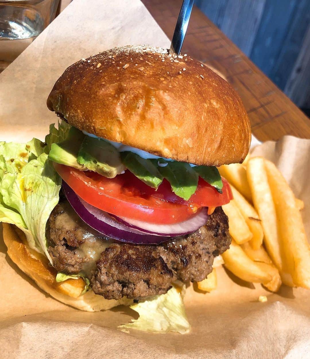 鈴木蛍さんのインスタグラム写真 - (鈴木蛍Instagram)「ガッツリハンバーガーが食べたくて…🍔 #ベアバーガー #bareburger #自由が丘 #lunch」1月13日 14時40分 - jphotaru