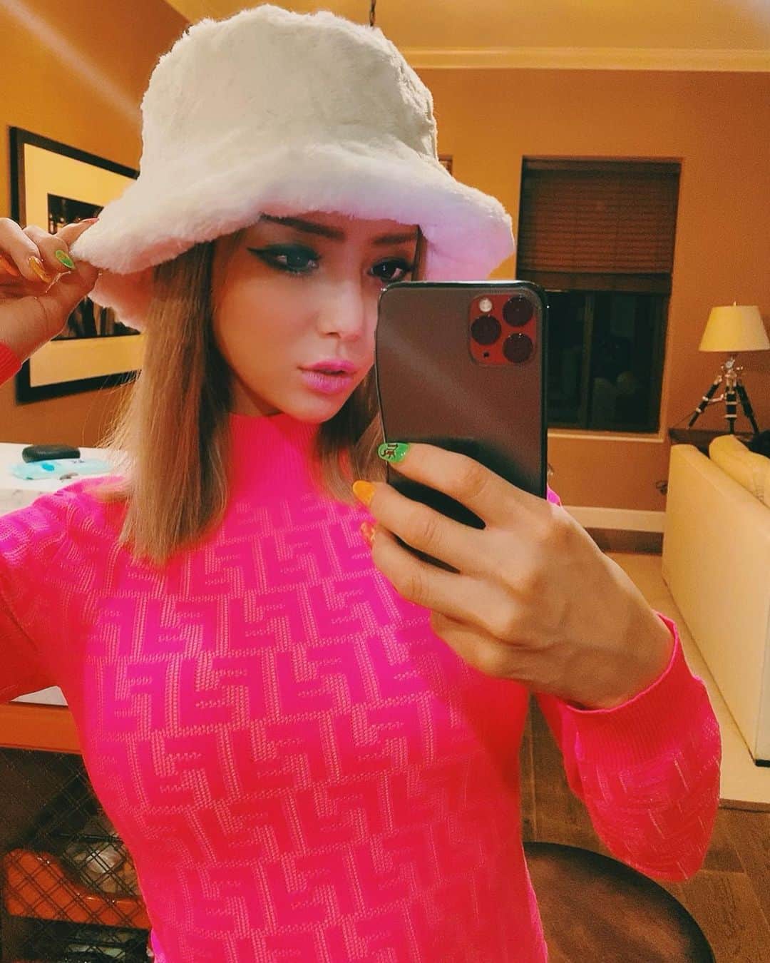 𝑵𝑶𝑹𝑰𝑲𝑶さんのインスタグラム写真 - (𝑵𝑶𝑹𝑰𝑲𝑶Instagram)「@fendi ✖️ @nickiminaj  のコラボ限定ワンピース💗 .  嬉しすぎて🇺🇸で二回も着ちゃった🥰 . Vegasの綺麗めにもラフにも着れる露出Oのあったかワンピ💕 . ちなみにこの帽子はVeniceに売ってた1000円の☺️ . この靴下のおかげで冬も履けちゃうこの FENDIのサンダル最高なの💗 .  この靴下は勿体なくて、なかなか履けないから宝物にして履いてます🥺💗 .  nickyみたいな体型になるにはアメリカに３年くらい住んだらなれますかね？笑 .  #fendipink #nickyminaj #allpink  #lovepink #lastnight #santamonica #LA #thxmylove #happy💗」1月13日 14時41分 - norip_ppz