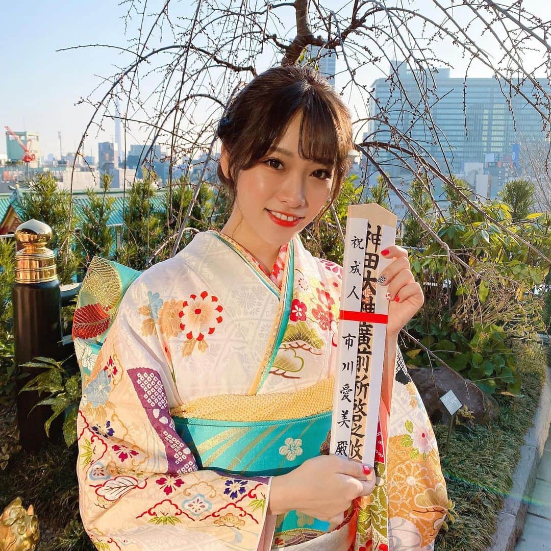 市川愛美のインスタグラム：「. . 成人式  神田明神にて成人式を行なってきました。 成人を迎えたAKB48のメンバーの中で 1番先輩でした。 周りは後輩がたくさんいて頼られて そういうポジションにいることを実感しました。 「万里一空」目的を見失わず頑張り続けること。新成人の抱負として胸に活動していこうと思います。  これからもよろしくお願いします。  #成人式 #神田明神」