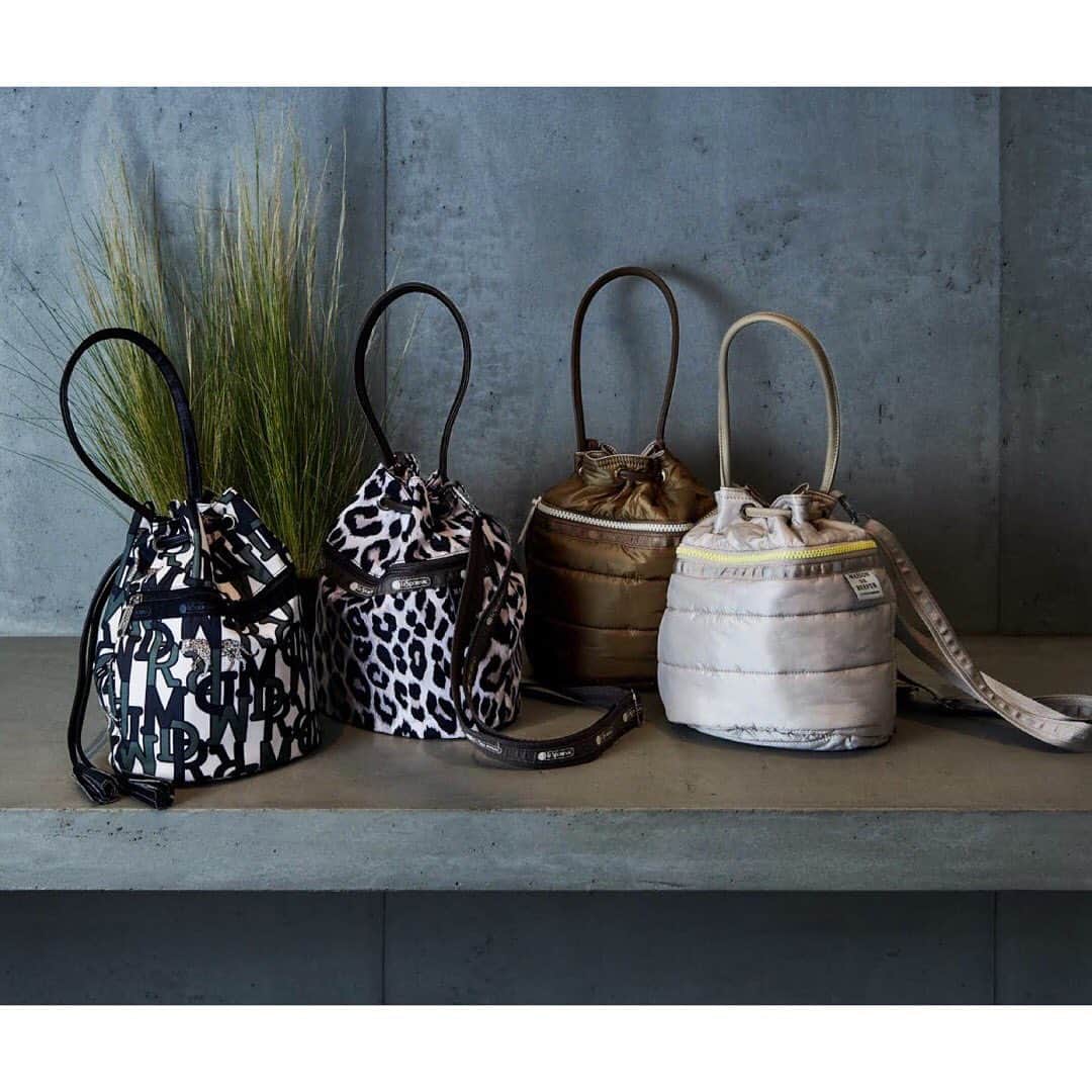 MAISON DE REEFURのインスタグラム：「. 【MERCI TIME SALE】 . MAISON DE REEFURでは、ブランド最終ともなるタイムセールを開催中！ . 話題の「LeSportsac(レスポートサック)」とのコラボレーションアイテムがセールOFF率から《さらに》10％OFF！ . 今回のテーマは、「Nature Mood（ネイチャームード)」。 アイコンでもあるヒョウ柄のスペシャルステッカー付き！ . メゾン ド リーファーのためだけに誕生したコラボレーションデザイン。今しか手に入らないトレンドの巾着型は、2way仕様の優れもの。 . ■ Reefur Monogram Jungle Reefur Pochette/ @maisondereefur . ■ Leopard Holic Noir Reefur Pochette/ @maisondereefur . . 【展開店舗】 ルミネエスト新宿店・博多店・OFFICIAL WEB SHOP・OFFICIAL GLOBAL SHOP・ZOZOTOWN店 ※ ルミネエスト新宿店・博多店は、本日1/13(Mon)をもちまして、営業を終了させていただきます。 『2BUY 10％OFF キャンペーン』同時開催中！ . #maisondereefur #reefur #bag #lesportsac #timesale sale #wintersale #winter #winterfashion #fashion #logo #bag #totebag #collaboration #ReefurPochette #ロゴ #ポーチ #バッグ #レスポートサック #セール #リーファー #メゾンドリーファー #mercisale #merci #7年間ありがとう . @maisondereefur @lesportsacjapan」