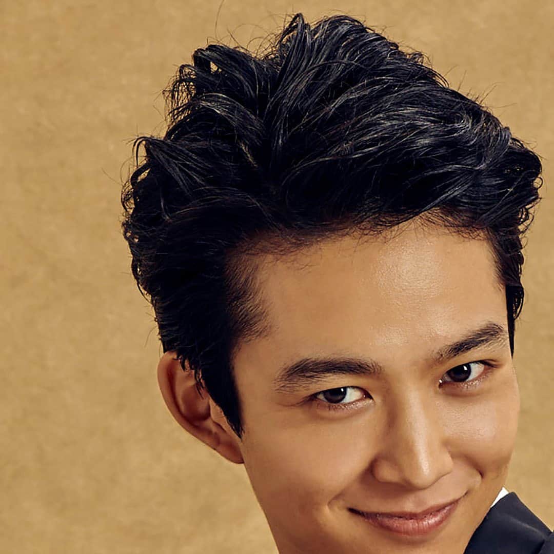 鈴木仁　ファン　のインスタグラム：「#鈴木仁 #成人式 #成人の日 #鈴木仁ファースト写真集 #INTRO #未掲載写真 #20歳 #イントロ #写真集 #メンズノンノモデル #メンズノンノ #mensnonno @jin_suzuki_722」