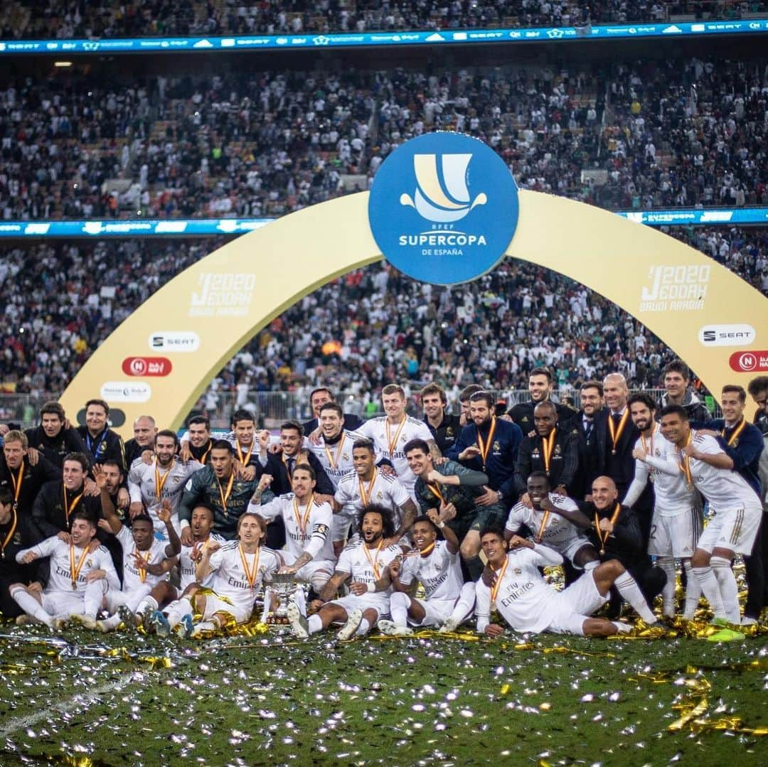 ヴィニシウス・ジュニオールさんのインスタグラム写真 - (ヴィニシウス・ジュニオールInstagram)「CAMPEONES!! HALA MADRID Y NADA MÁS ✨🏆⚽️」1月13日 6時24分 - vinijr