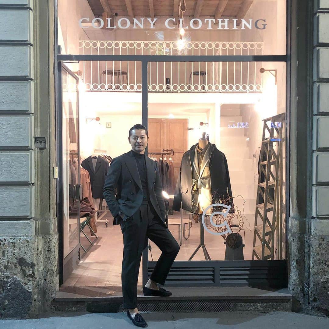 高田朋佳のインスタグラム：「“Thank you for coming my friends @colony_clothing launch party in Milan!! It was very pleasure for me and exited!! See you soon...” ———————————————————————— #mfw #mfw2020 #newcolonialstyle #jetset #singapore #luxuryresort #colonyclothing #singaporelife #singaporestyle  #lifestyle #fashion」