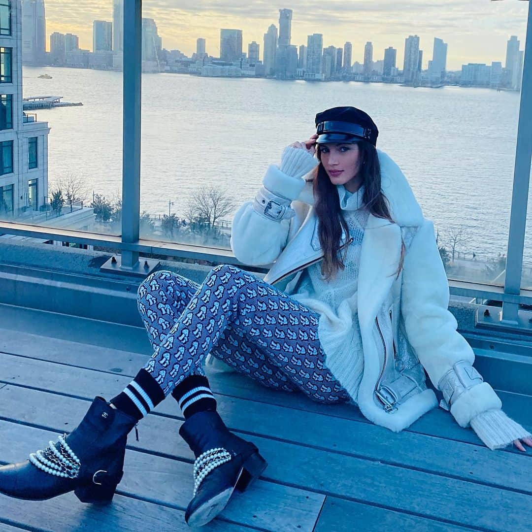 ヴァレリー・カウフマンのインスタグラム：「С новым зимнем днем!❄️ Another beautiful winter day ✨」