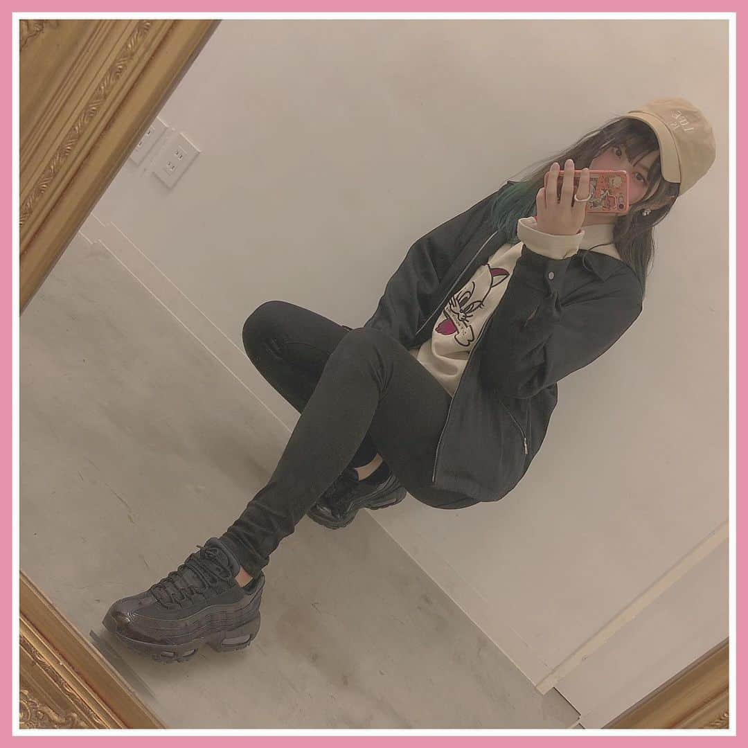 くるす蘭さんのインスタグラム写真 - (くるす蘭Instagram)「.﻿ ﻿ ﻿ ﻿ ﻿お洋服🌈 #HALE #killremote #nike ﻿#爆豪勝己 #ACE ﻿ ﻿ #nikeairmax95 #nikeairmax #sneakers #shoes #エアマックス95 #スニーカー #スニーカー女子」1月13日 6時36分 - randayo_76